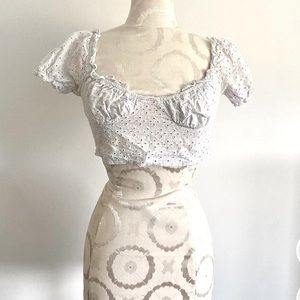 white eyelit lace crop top with sweetheart neckline & puff sleeves size medium